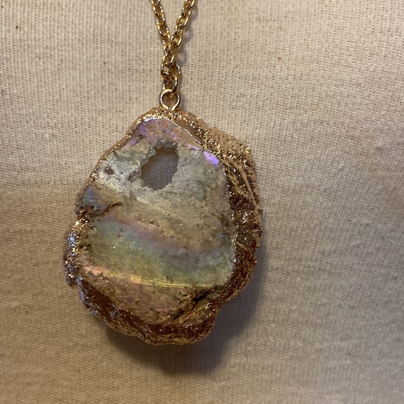 Beautiful white iridescent druzy necklace - Picture 2 of 9